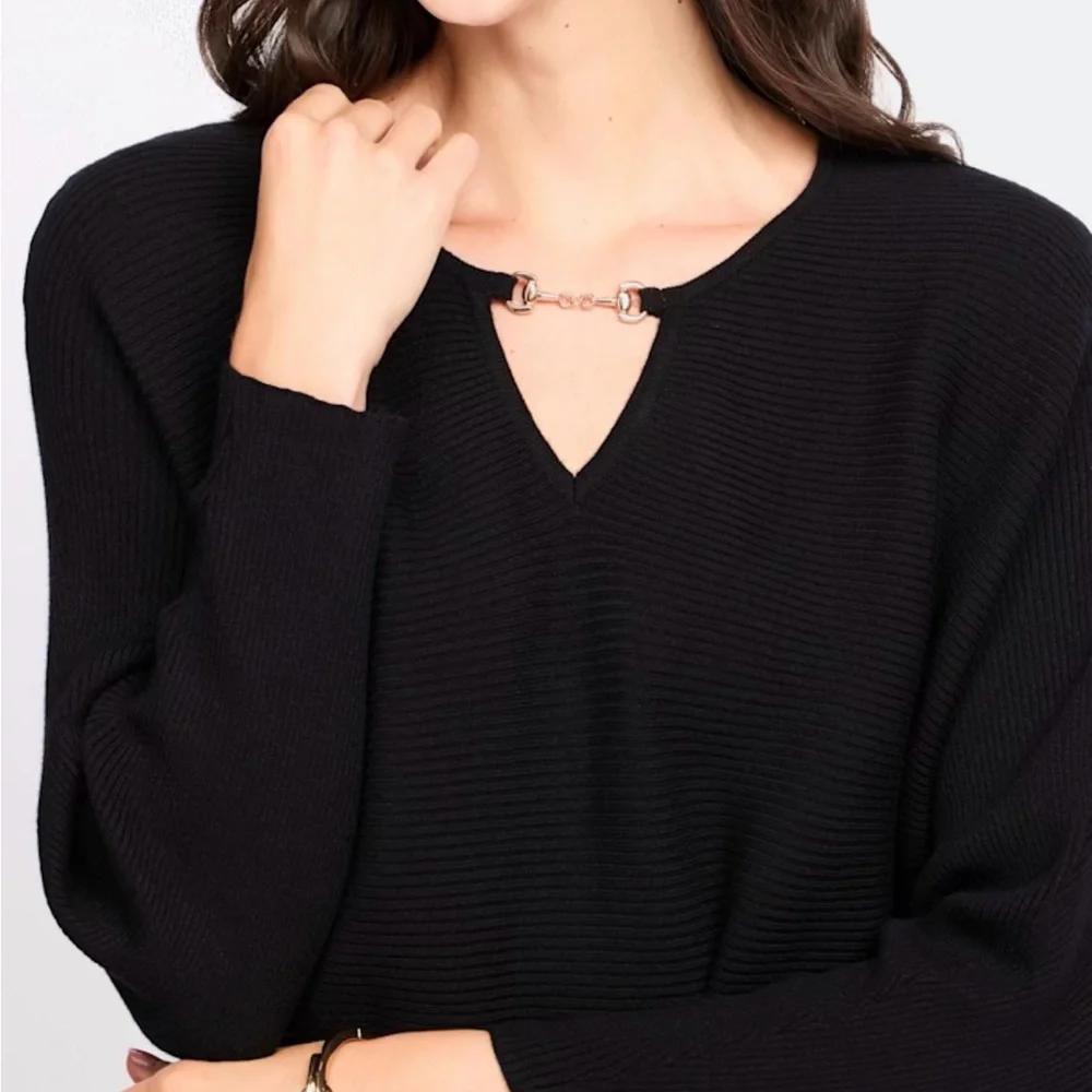 Oversized Ribbed Keyhole Sweater - Picture 2 of 4